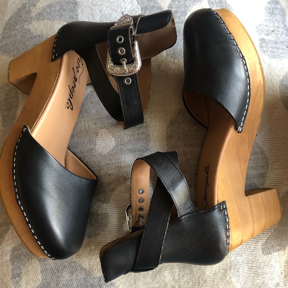 Free People Andorra Clogs Black